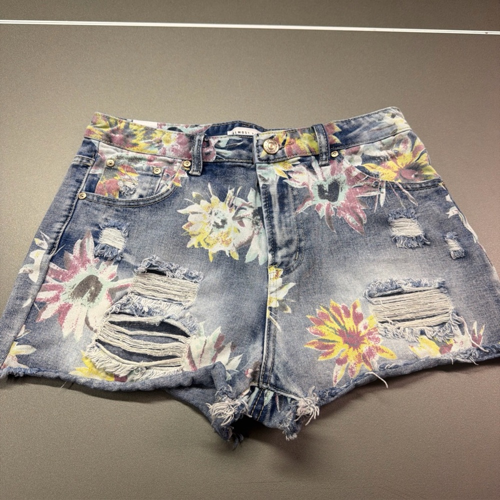 Almost Famous Denim‎ Jeans Shorts Women's Size 9 Floral Design Ripped Casual-Fit